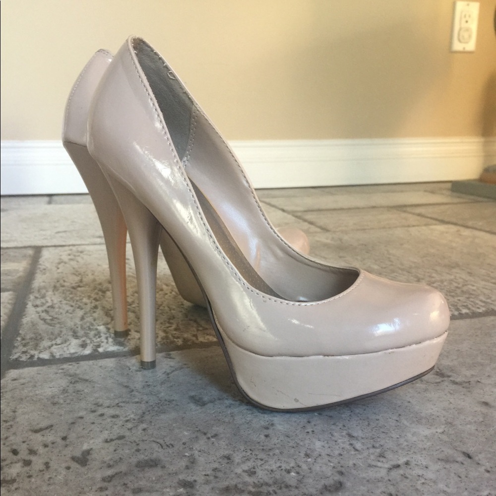 Nude heels (US6.5)